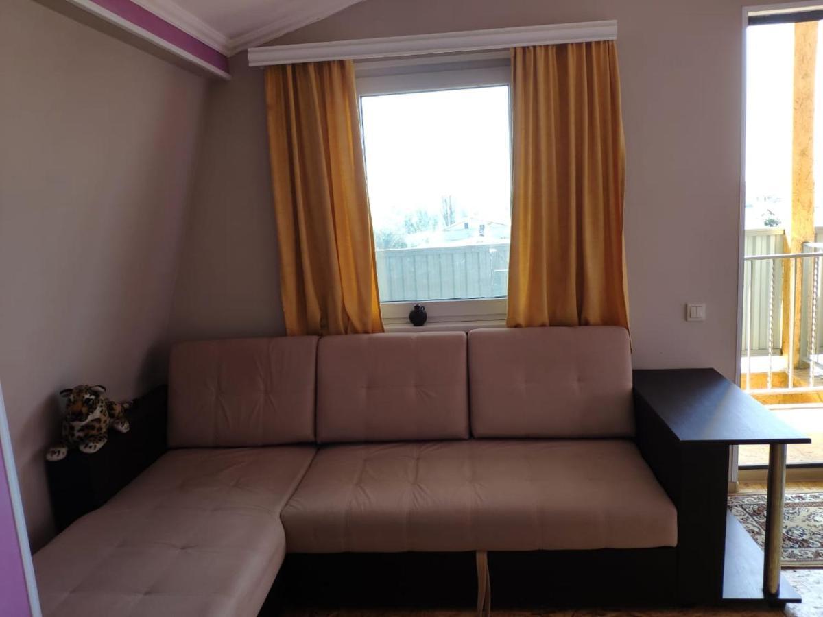 Guest House Anna Soechoemi Buitenkant foto